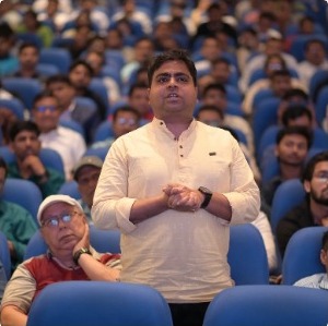 Audience listening at the Travelzia event